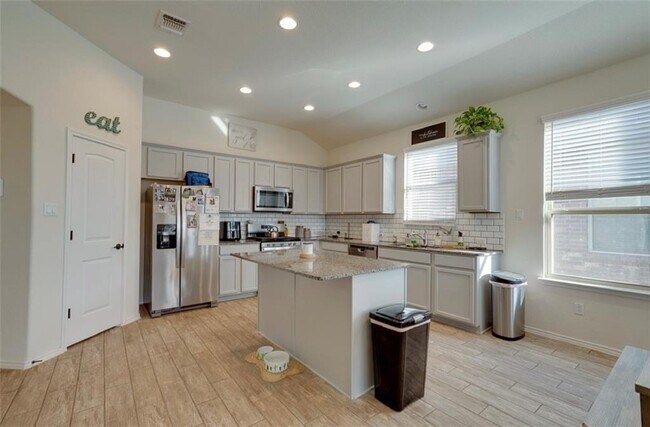 Building Photo - 401 Duroc Dr