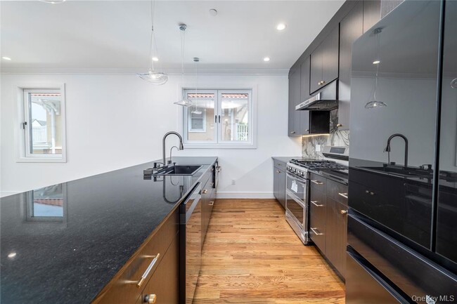 Building Photo - 622 W Penn St