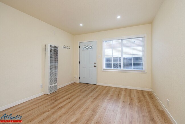 Building Photo - 1221-1221 Shortridge Ave