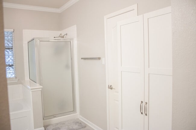 Building Photo - 29607 Legends Green Dr