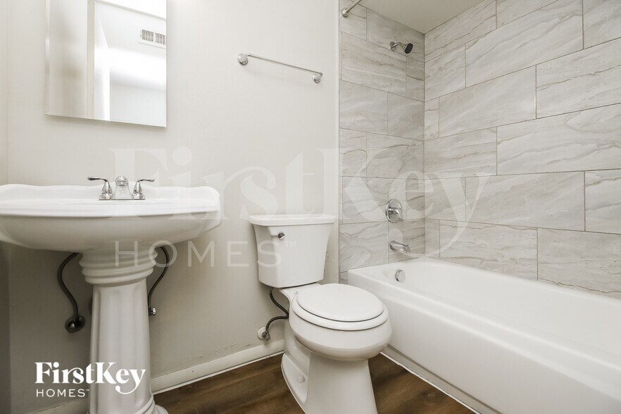 Building Photo - 5756 W Cortez St