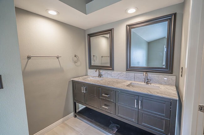 Building Photo - Spacious 3-Bedroom Home with Large Backyard on a Cul-de-Sac in Saugus!