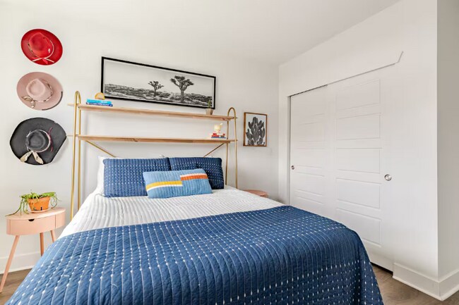 Building Photo - 2824 W Parkside Pl