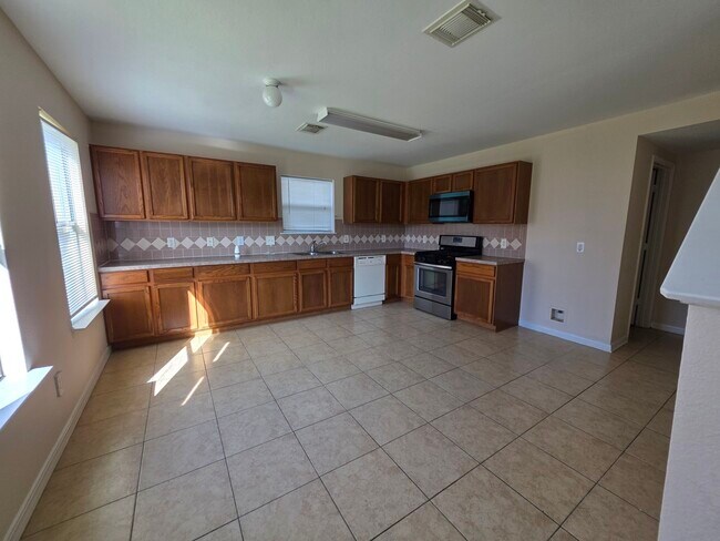 Building Photo - 15127 Blue Creek Ranch Dr