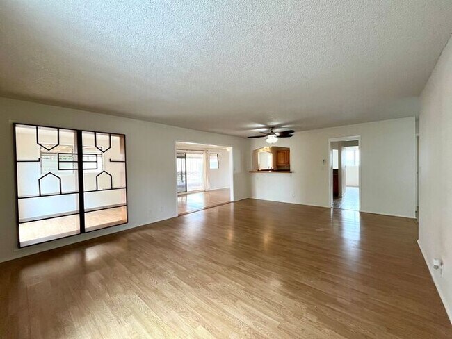 Building Photo - Mililani Town: 4 bed, 2.5 bath House with Den and Large Patio