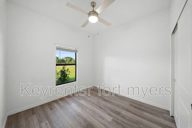 Building Photo - 26483 Sandhill Blvd