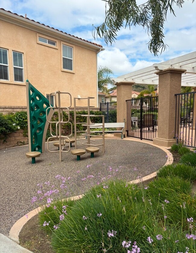 Building Photo - Stunning Home in a Desirable Gated Community