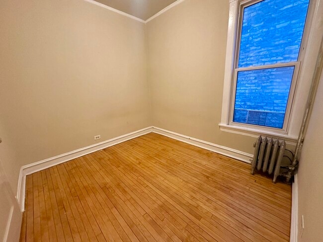 Building Photo - 1340 W Rosedale Ave