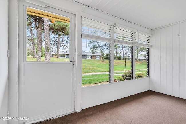 Building Photo - 15 Yorkshire Ct