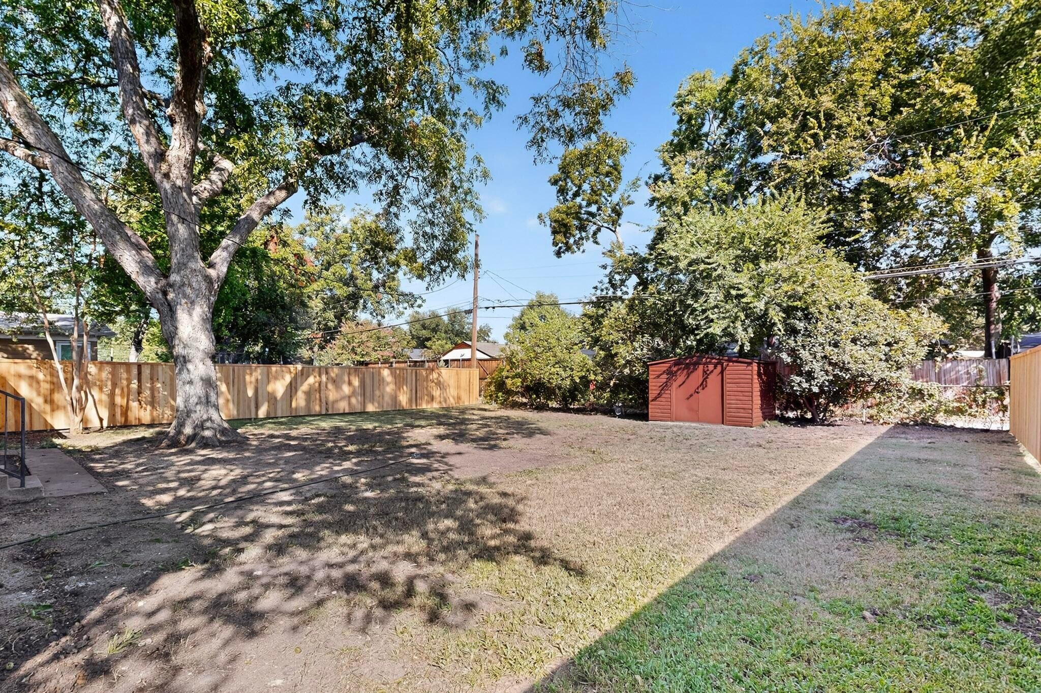 Building Photo - 2207 Housley Dr