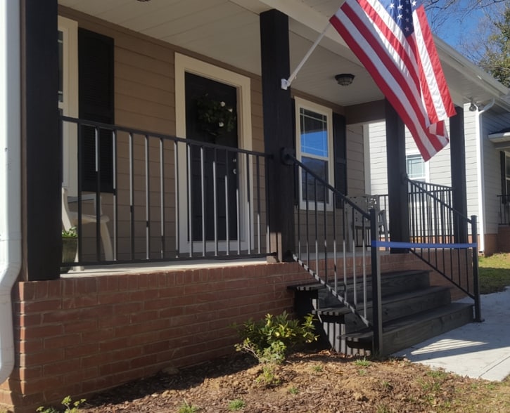 Building Photo - 312 Broad Dr SW