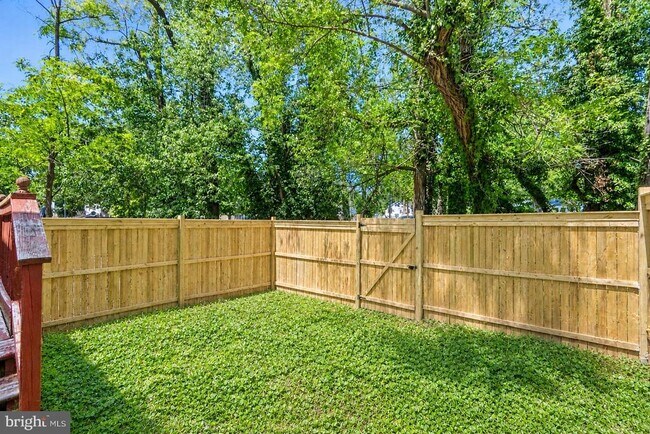 Building Photo - 108 Middle Point Ct