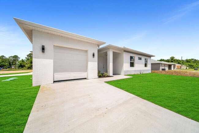 Building Photo - 4766 Nelson Dr