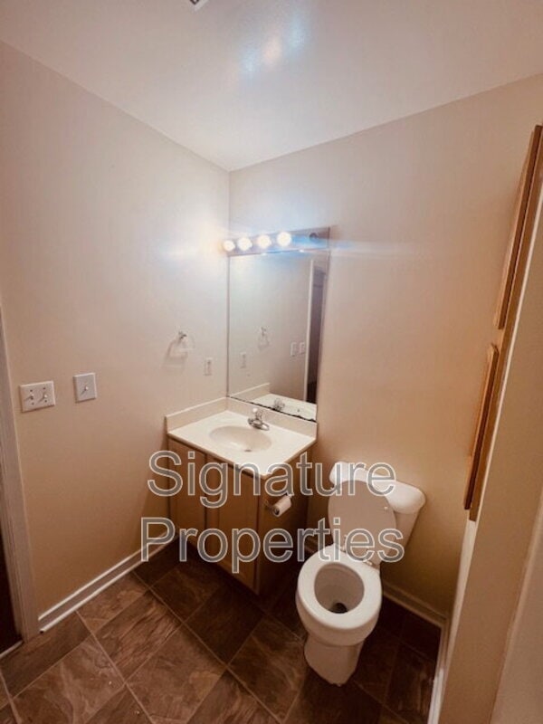 Building Photo - 555 Fairfax Ave