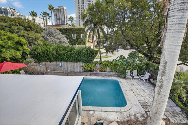 Building Photo - 501 SW 5th St