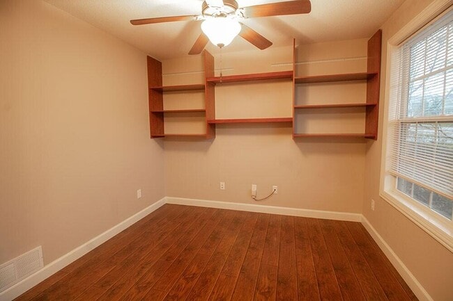 Building Photo - 7413 Rosedown Dr