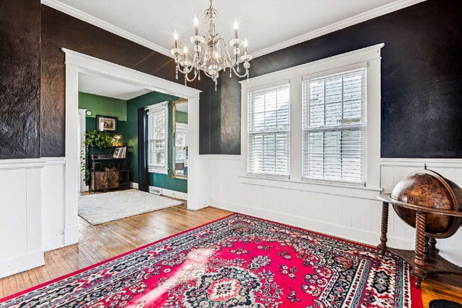 Building Photo - 102 Pear Ave