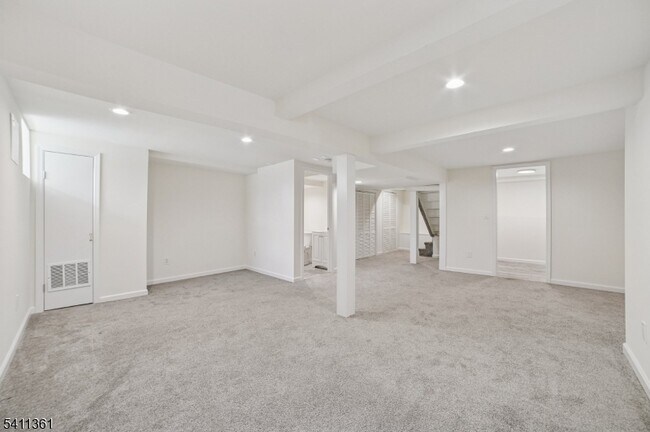 Building Photo - 64 Shunpike Rd