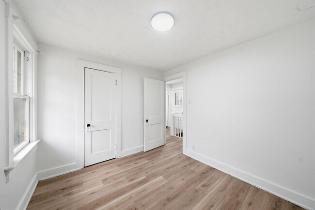 Building Photo - 1211 Emily St