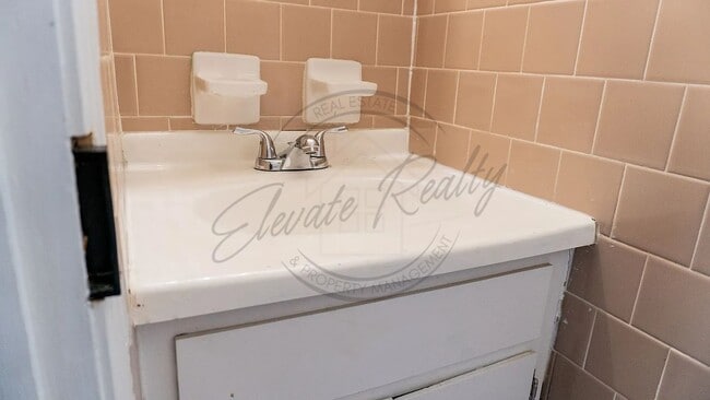 Building Photo - Charming 3-Bedroom Home with a Basement in...