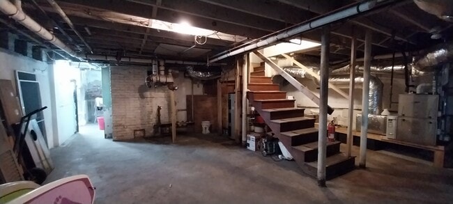 Building Photo - 10 Pine Point Rd