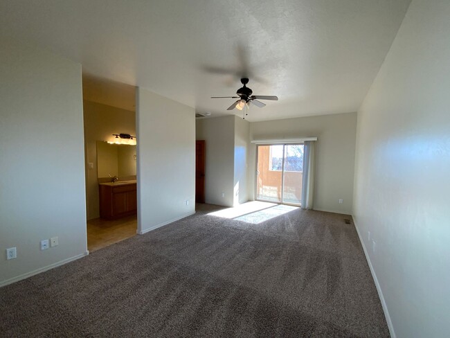 Building Photo - 3 Bedroom Town home Near 4th Street SW & B...