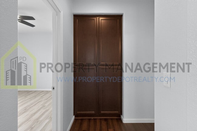 Building Photo - Spacious Elegance Awaits: 4-Bedroom Home with Hardwood Floors in Elk Grove!