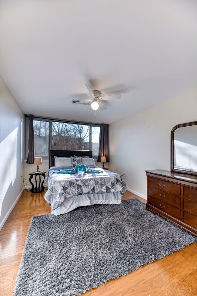 Building Photo - 4420 Briarwood Ct N