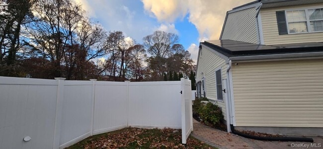 Primary Photo - 21 Camp Fire Ln