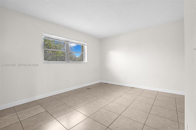 Building Photo - 400 NW 65th Ave