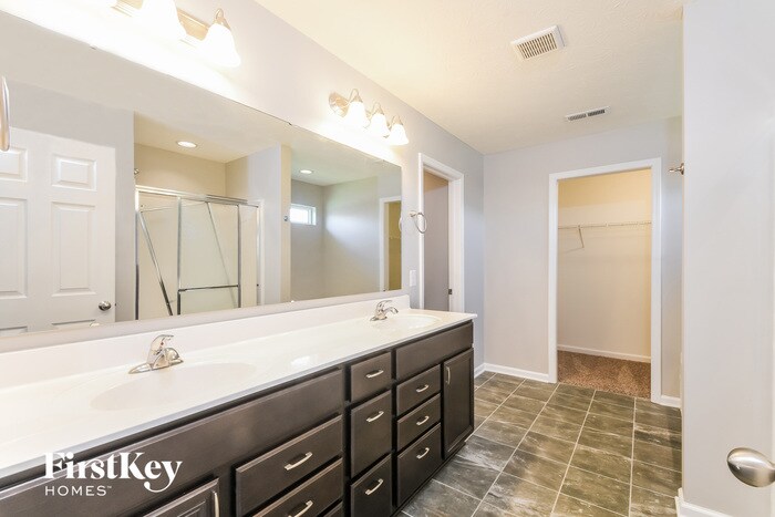 Building Photo - 2020 Eagles Ridge Dr