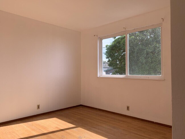 Building Photo - 1315 Skyline Dr