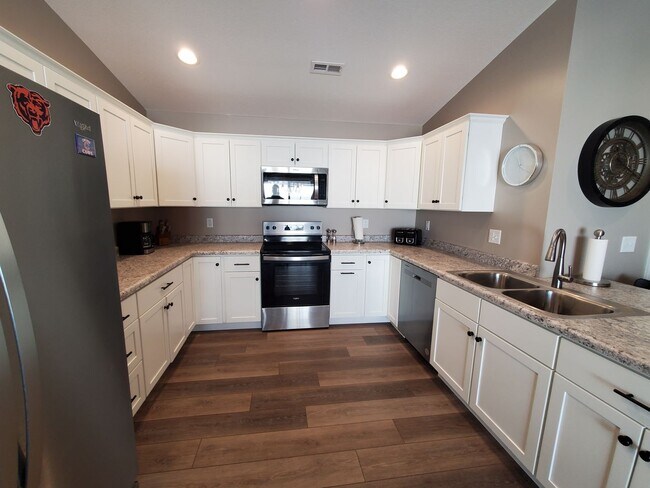 Building Photo - NEW CONSTRUCTION: 2 Bedroom 2 Full Bath Single Story in East Moline