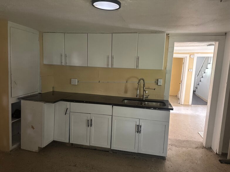 Kitchen - 143 York St