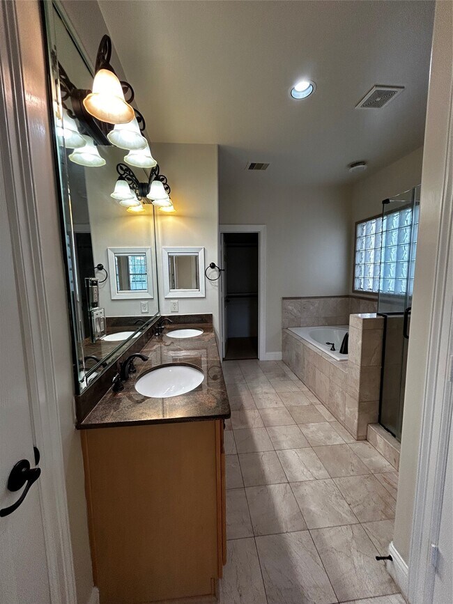 Building Photo - 4406 Crawford St