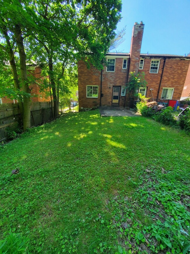 Building Photo - 834 Oranmore St