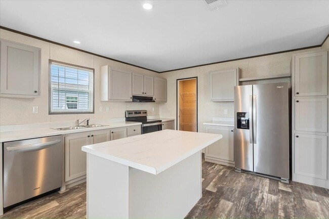 Building Photo - 6680 Hidden Oaks Dr
