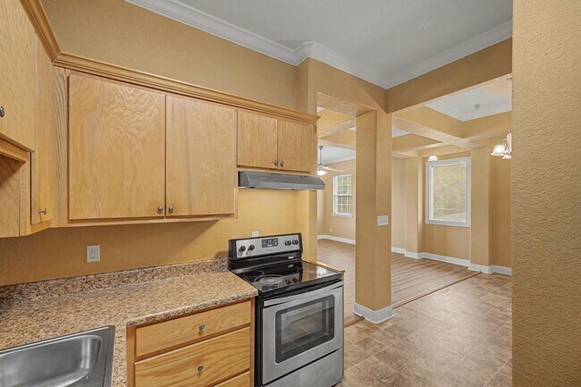 Building Photo - 542 S 72nd Ave
