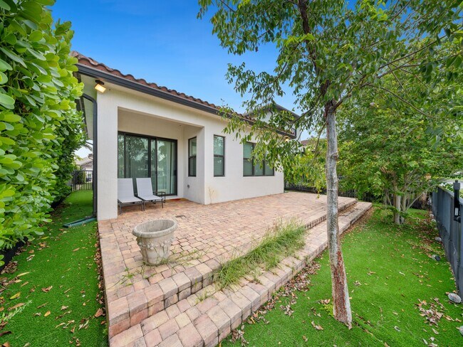 Building Photo - 11843 SW 13th Ct