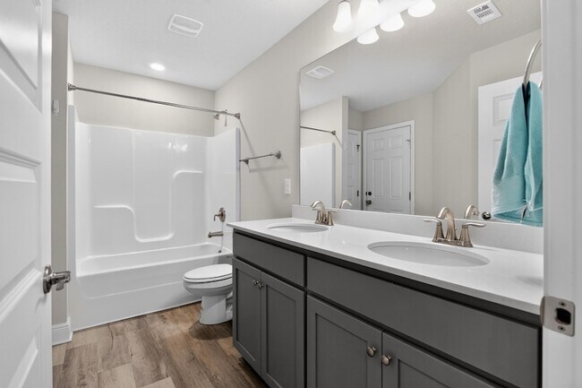 Building Photo - 5823 Crestlake Dr