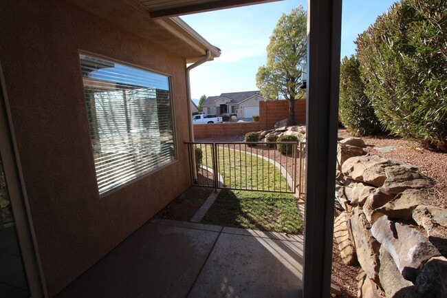 Building Photo - 4 Br, 3 Car Garage - Stone Gate at Seven H...