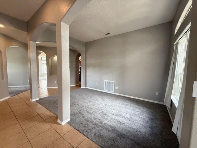 Building Photo - 1710 Swallowtail Ln