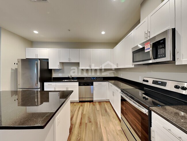 Building Photo - 20759 W Maiden Ln
