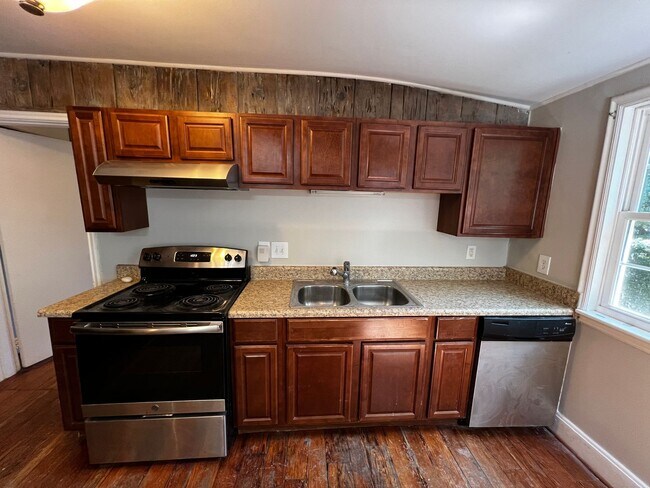 Building Photo - 1960s retro bungalow