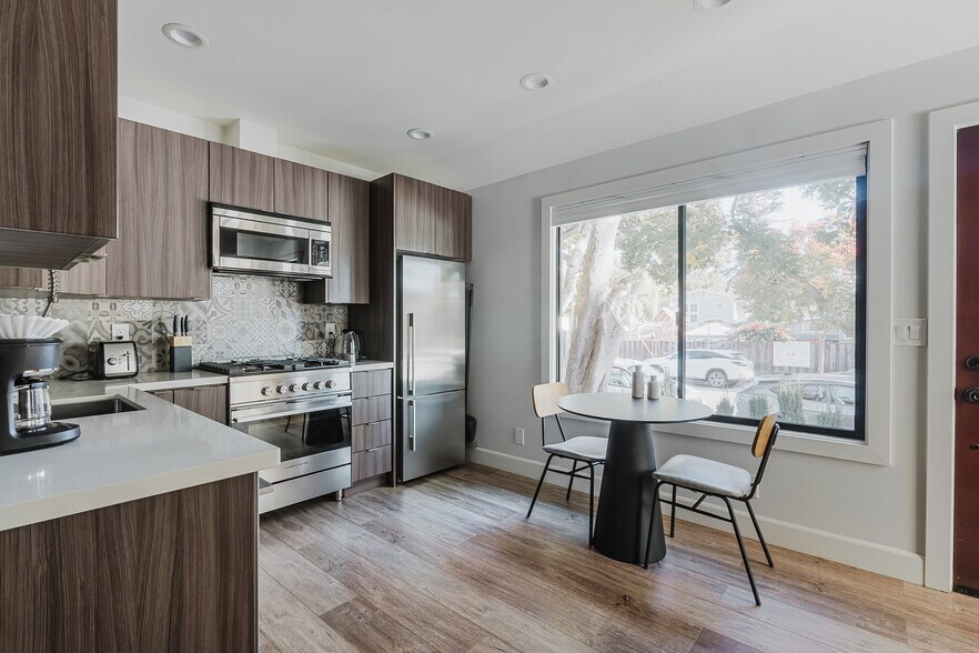 Building Photo - 715 Everett Ave