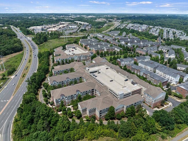 Building Photo - The Enclave at Potomac Club