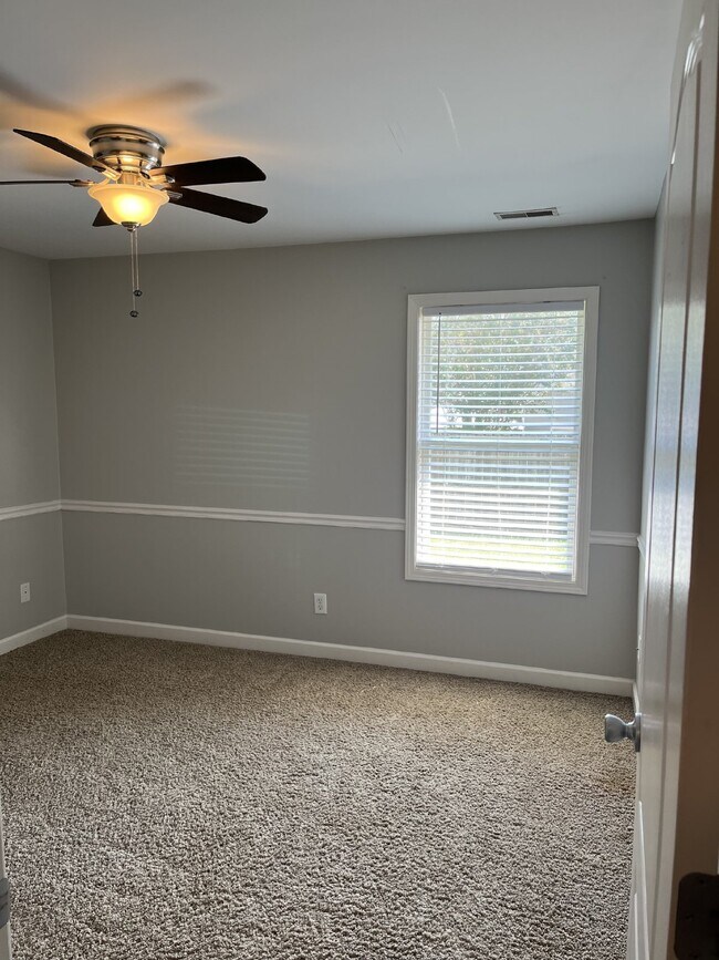 Building Photo - 5004 Pelican Ct