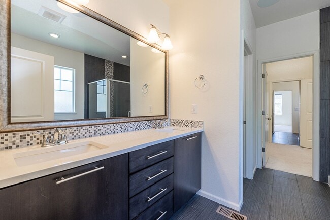 Building Photo - Beautiful 4 Bed, 3.5 bath home in SE Fort Collins