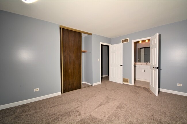 Building Photo - 1126 Honeywood Dr