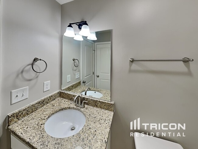 Building Photo - 537 Twyla Dr